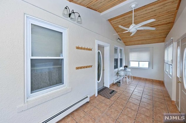 83 E Quackenbush Ave, Dumont, NJ 07628