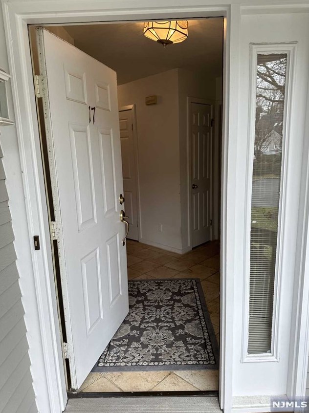 17 Sutton Way, Westwood, NJ 07676