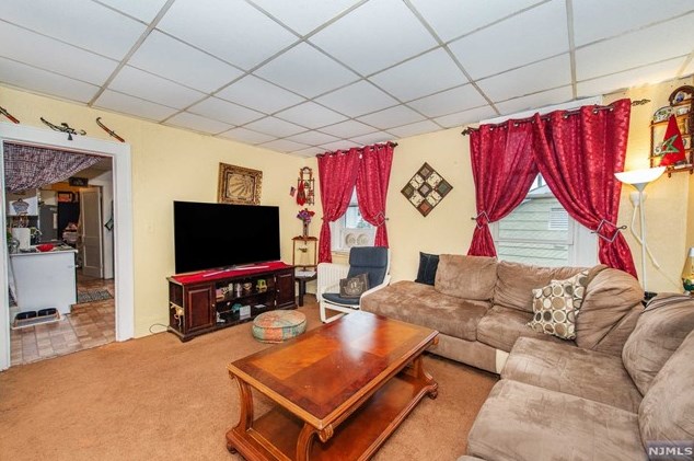 32 Montclair Ave, Clifton NJ 07011-2822 exterior