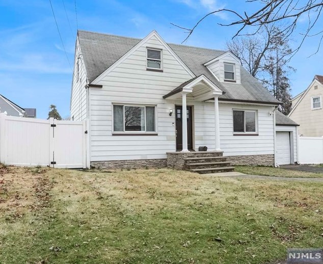 409 Terhune St, Teaneck, NJ 07666-2420