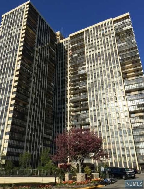 300 Winston Dr #1722, Cliffside Park, NJ 07010