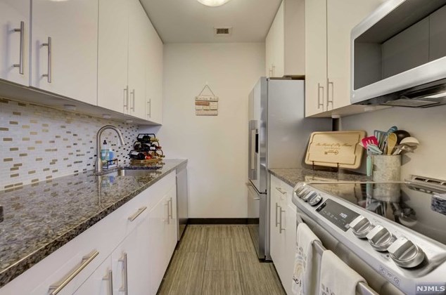 240 Main St, West Paterson NJ  07424-1351 exterior