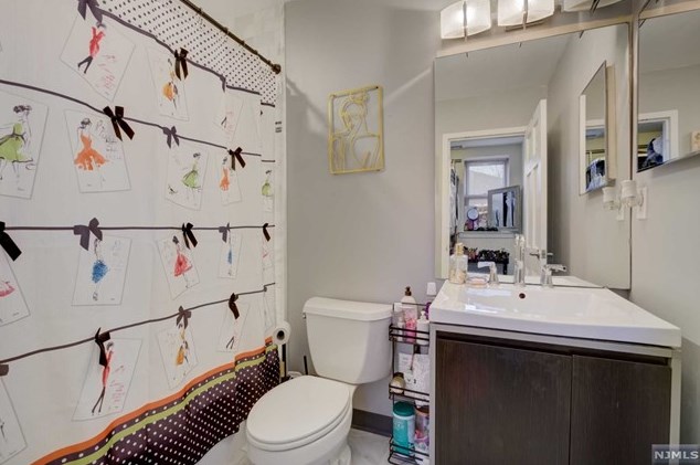 240 Main St, West Paterson NJ  07424-1351 exterior