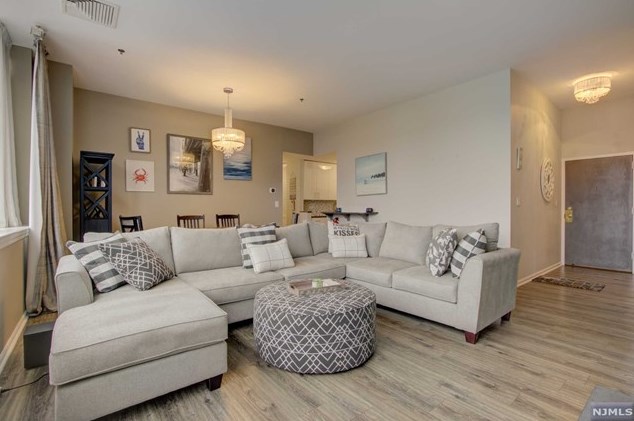 240 Main St, West Paterson NJ  07424-1351 exterior