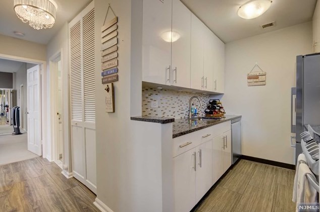 240 Main St, West Paterson NJ  07424-1351 exterior