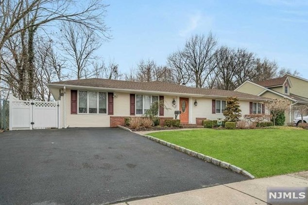 333 Valley Rd, River Edge, NJ 07661