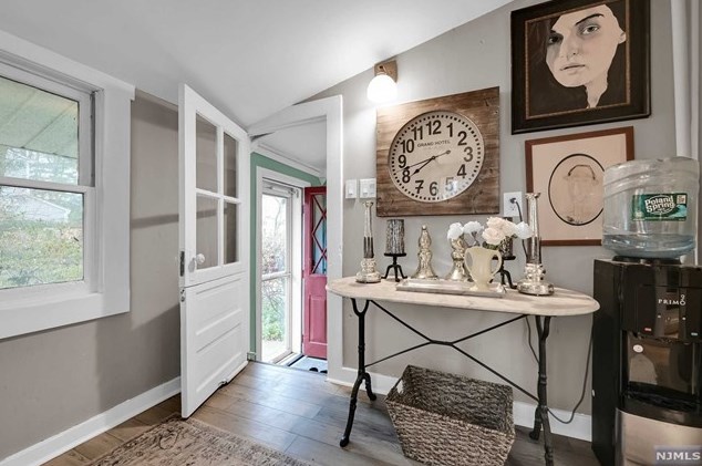 9 Le Roy Pl, Park Ridge, NJ 07656