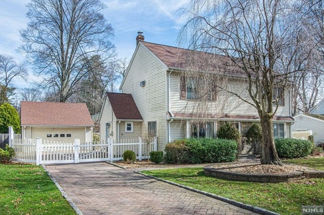 110 Wood St, Wyckoff, NJ 07481-2744