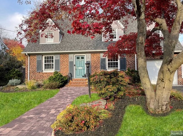 39 Oak St, Tenafly, NJ 07670