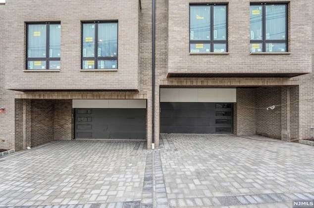 109 Henry St #a, Palisades Park, NJ 07650