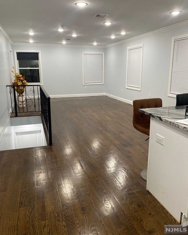 463 Park Ave, Fairview NJ  07022-1135 exterior