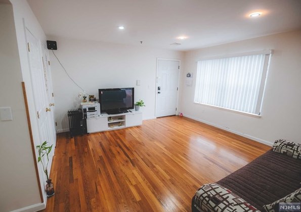 96 Stone St, Newark NJ  07104-2774 exterior