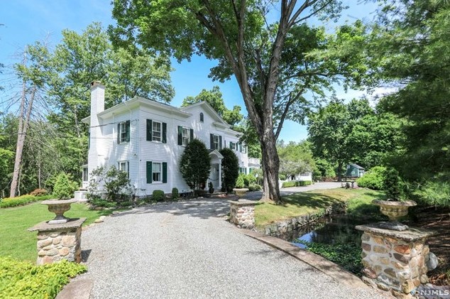 31 Long Hill Rd, Oakland, NJ 07436