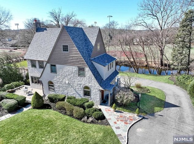 56 Heermance Pl, Ridgewood, NJ 07450