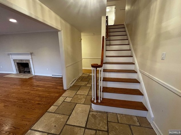8 Deerfield Ln, Upper Saddle River, NJ 07458