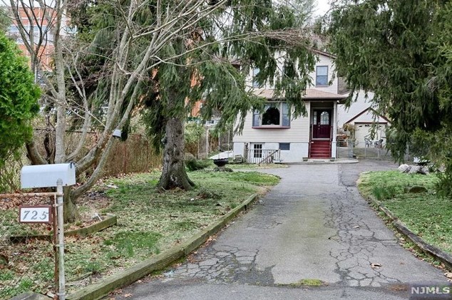 725 Belmont Ave, Paterson, NJ 07508