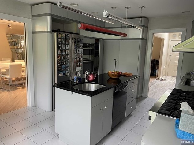 689 Winthrop Rd, Teaneck NJ  07666-2247 exterior