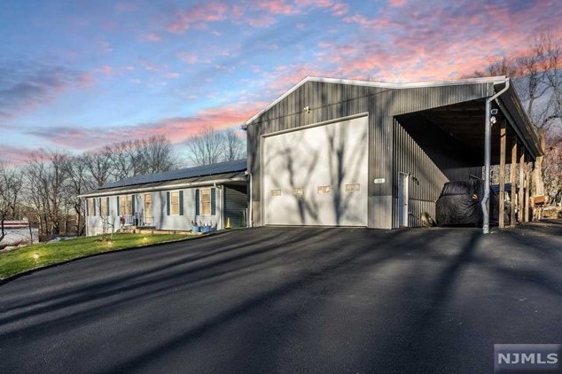153 Stag Hill Rd, Mahwah, NJ 07430