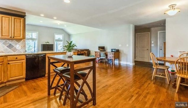 41 Wareham Rd, Dumont NJ  07628-1126 exterior