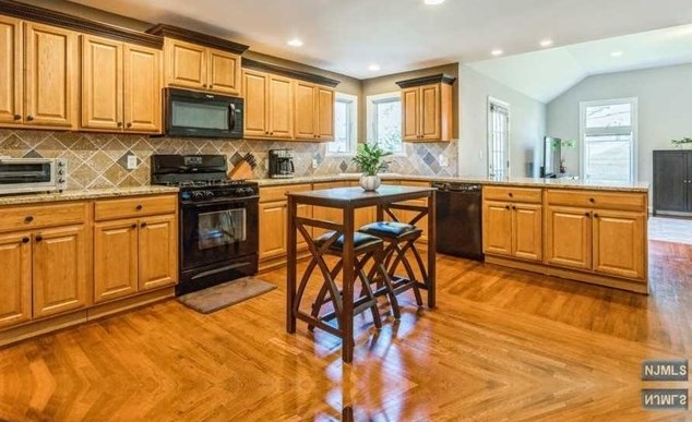 41 Wareham Rd, Dumont, NJ 07628