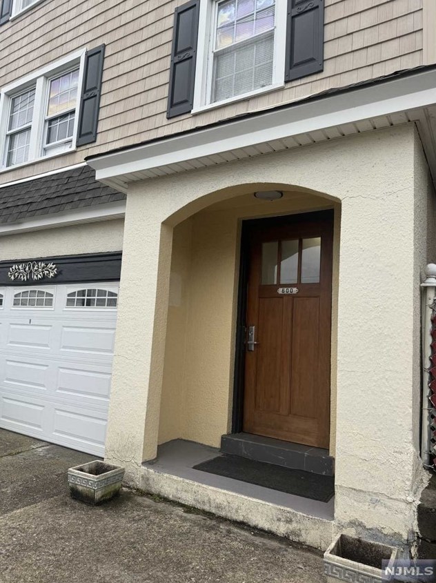 600 Undercliff Ave #1, Edgewater, NJ 07020