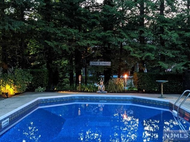 2 4th Ave, Westwood, NJ 07675
