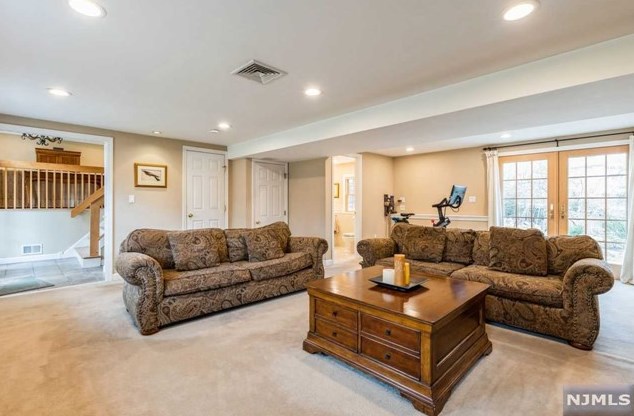 279 Cambridge Rd, Hillsdale, NJ 07642-1738