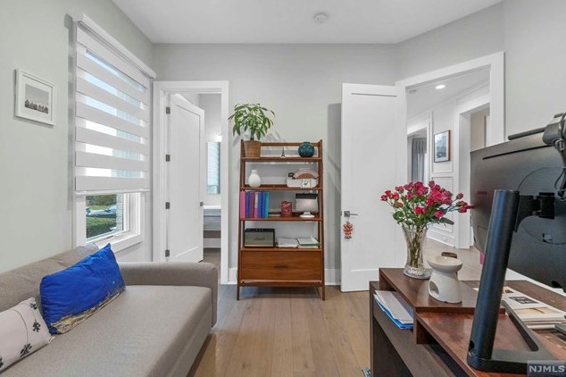 310 Mccloud Dr, West Fort Lee NJ  07024-5321 exterior