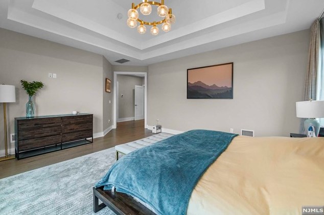 310 Mccloud Dr, West Fort Lee NJ  07024-5321 exterior