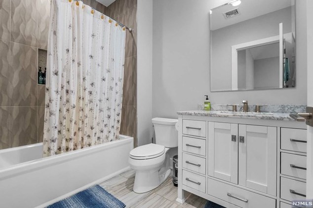 310 Mccloud Dr, West Fort Lee NJ  07024-5321 exterior