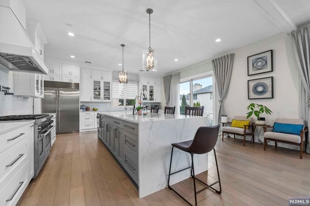 310 Mccloud Dr, West Fort Lee NJ  07024-5321 exterior