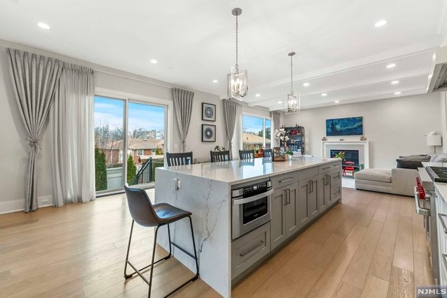 310 Mccloud Dr, West Fort Lee NJ  07024-5321 exterior