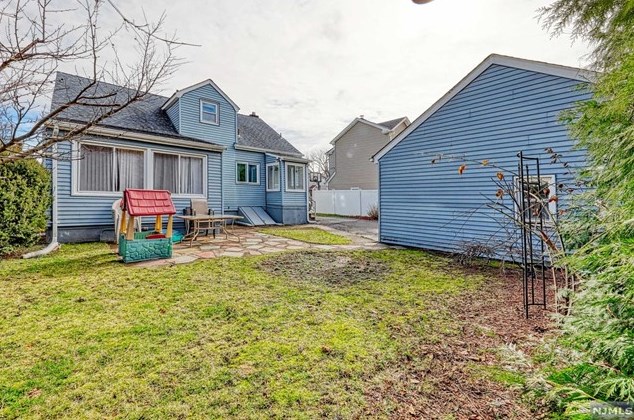 1244 12th St, Fair Lawn NJ  07410-2230 exterior