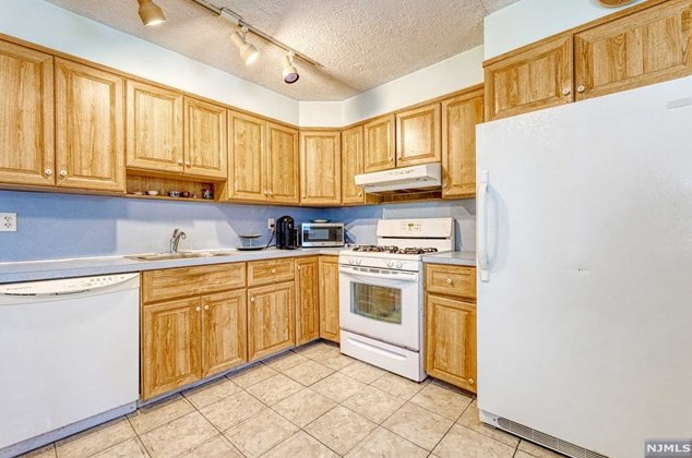 1244 12th St, Fair Lawn NJ  07410-2230 exterior