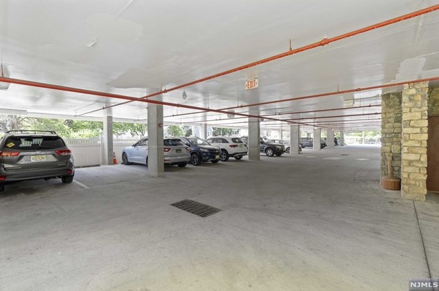 1 Parkway, Wallington NJ  07057-1028 exterior