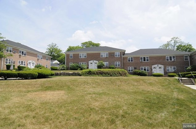 5 Heights Rd, Ridgewood, NJ 07450-3107