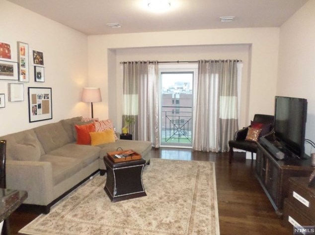 105-107 Broad St #202, Newark, NJ 07104