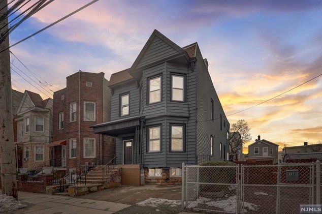 137 Manhattan Ave, Jersey City, NJ 07307-3811