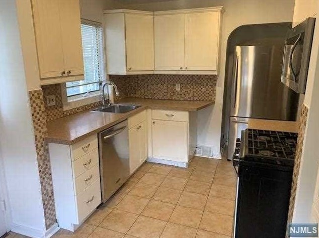 637 Taco Ave, Westwood, NJ 07675