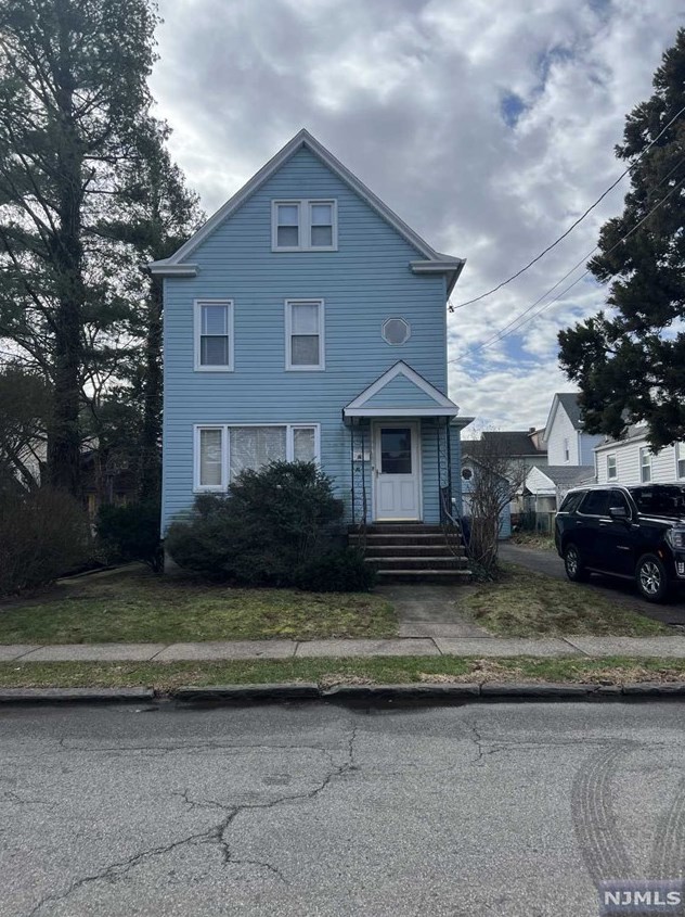 29 Frederick St, Hackensack, NJ 07601-6706