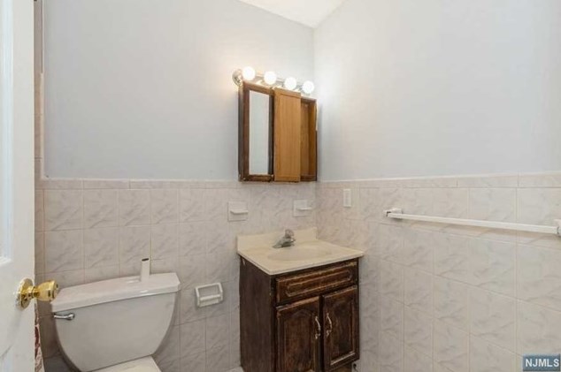 7 Halleck St, Newark NJ  07104-3503 exterior