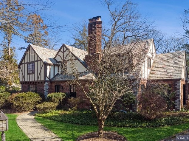 20 Park St, Tenafly, NJ 07670-2218
