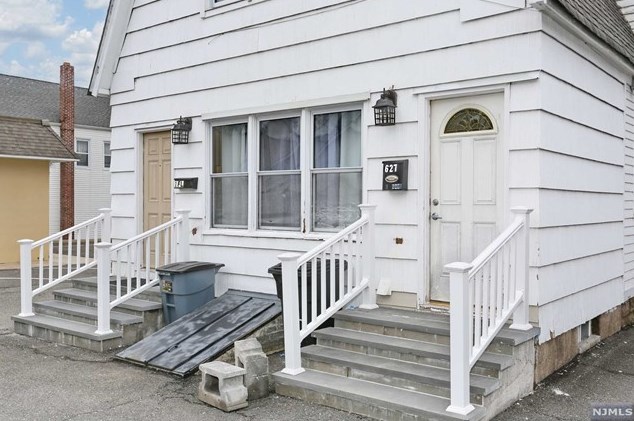 627 Wyckoff Ave #2, Wyckoff, NJ 07481