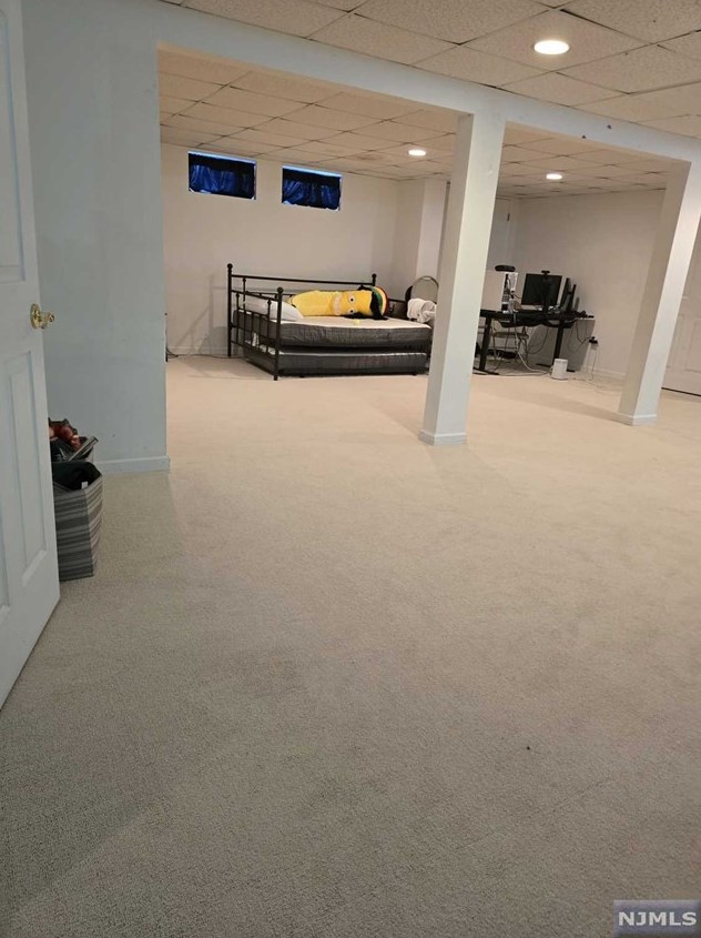 77 Prospect St, Paramus NJ  07652-4301 exterior