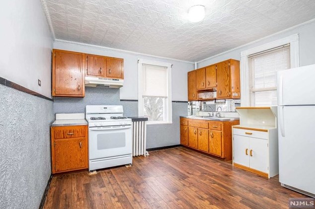 311 8th St, Carlstadt, NJ 07072