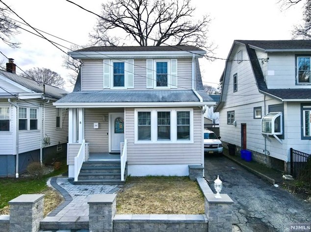 8 Watson Ave, Town Center NJ 07052-6026 exterior