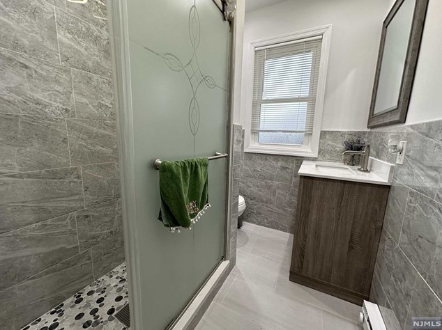 8 Watson Ave, Town Center NJ 07052-6026 exterior