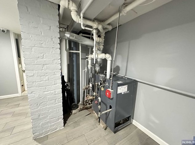 8 Watson Ave, Town Center NJ 07052-6026 exterior