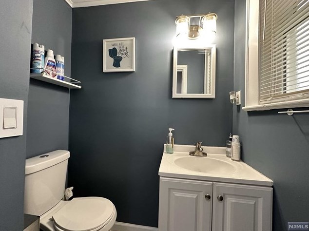 8 Watson Ave, Town Center NJ 07052-6026 exterior