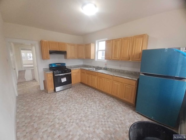 301 Ridgewood Ave, Newark NJ  07112-2736 exterior